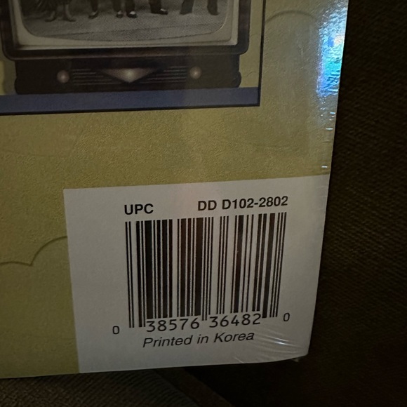 New 2002 I Love Lucy 16 Month Calendar - Picture 3 of 4